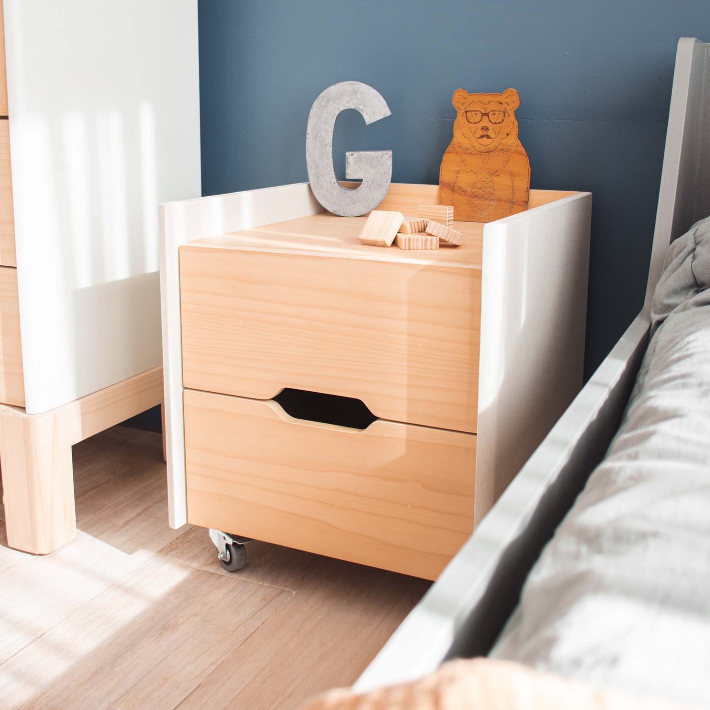 'Canchewow' chest of drawers with wheels